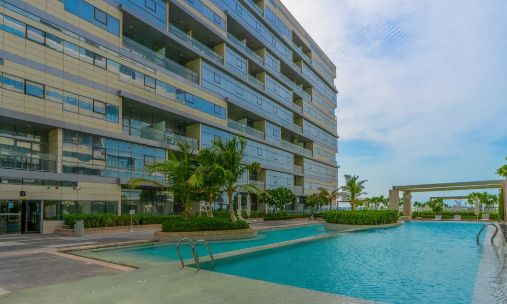 Swimming pool at Lamar Residence, Al Raha Beach