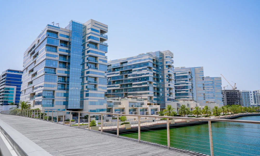 Waterfront promenade at Lamar Residence